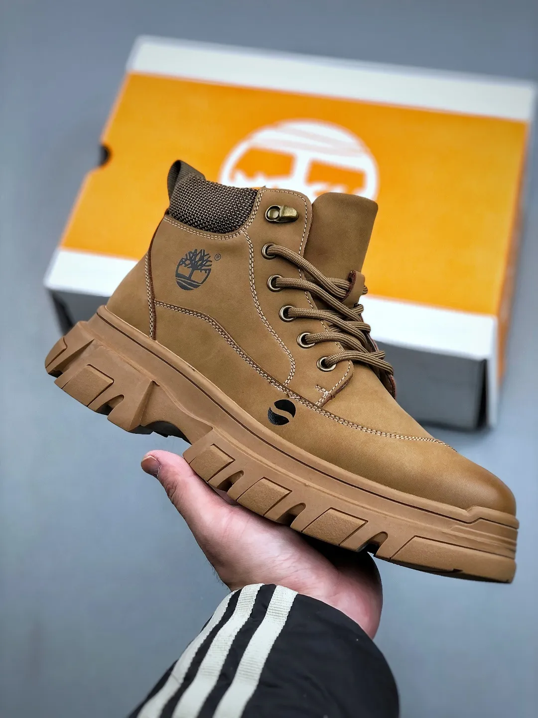 Pick up locally 💰 520, support in-store Timberland/Timberland classic 25ss new high-top (plus velvet) Classic re-engineered brand new upgrade Guangdong factory quality Original box original packaging The fabric is made of top Italian frosted cowhide with anti-odor and anti-corrosion genuine leather latex insoles to give you a perfect wearing experience High-quality and durable, a must-have for sportsmen Specially designed to treat those who are not handsome High-quality feet with first-class feel Exclusive supply Official item number: TB23066 Size: 39 40 41 42 43 44